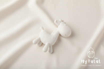 White silicone giraffe teething toy flat lay on light background with My Patat Shop logo